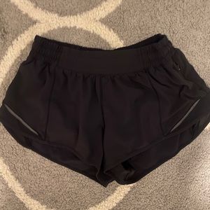 lululemon hotty hot shorts 2.5"! these are black and a size 6!